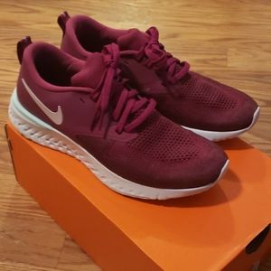 Brand new womens Nike Odyssey react 2 flyknit 7.5